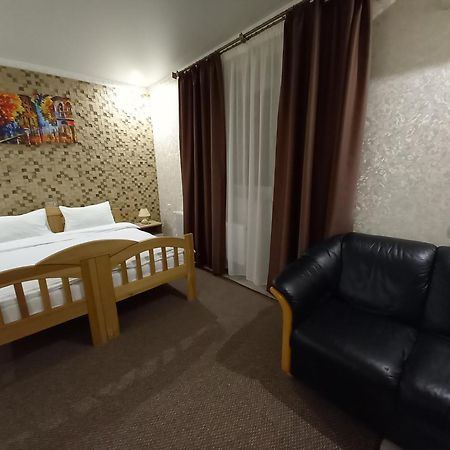 Готель River House Umanʼ Екстериор снимка