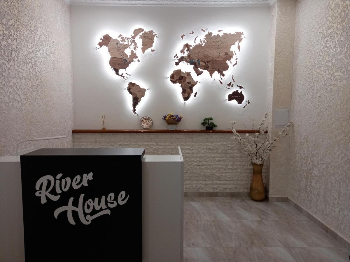 Готель River House Umanʼ Екстериор снимка