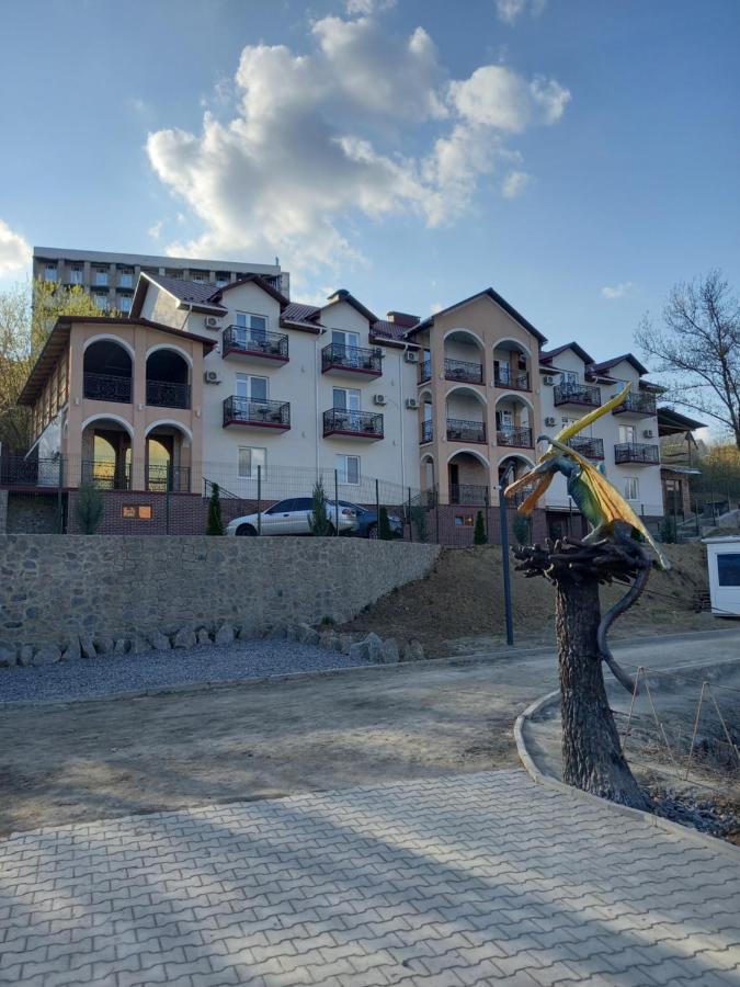 Готель River House Umanʼ Екстериор снимка