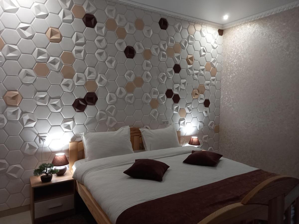 Готель River House Umanʼ Екстериор снимка