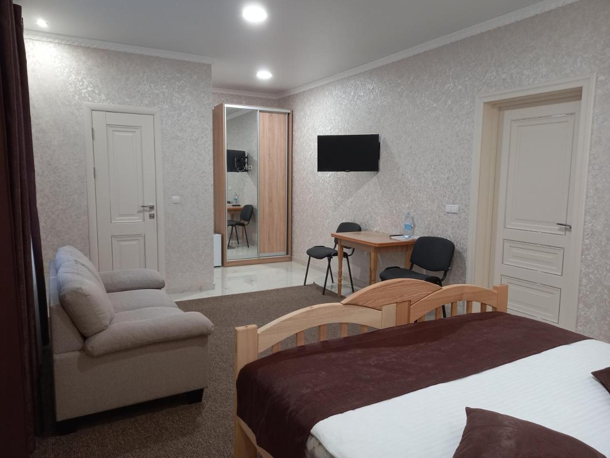 Готель River House Umanʼ Екстериор снимка