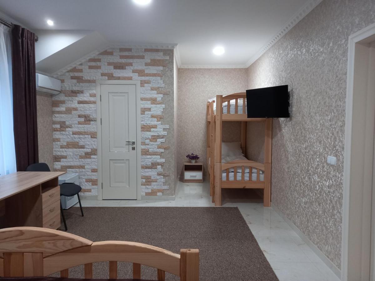 Готель River House Umanʼ Екстериор снимка