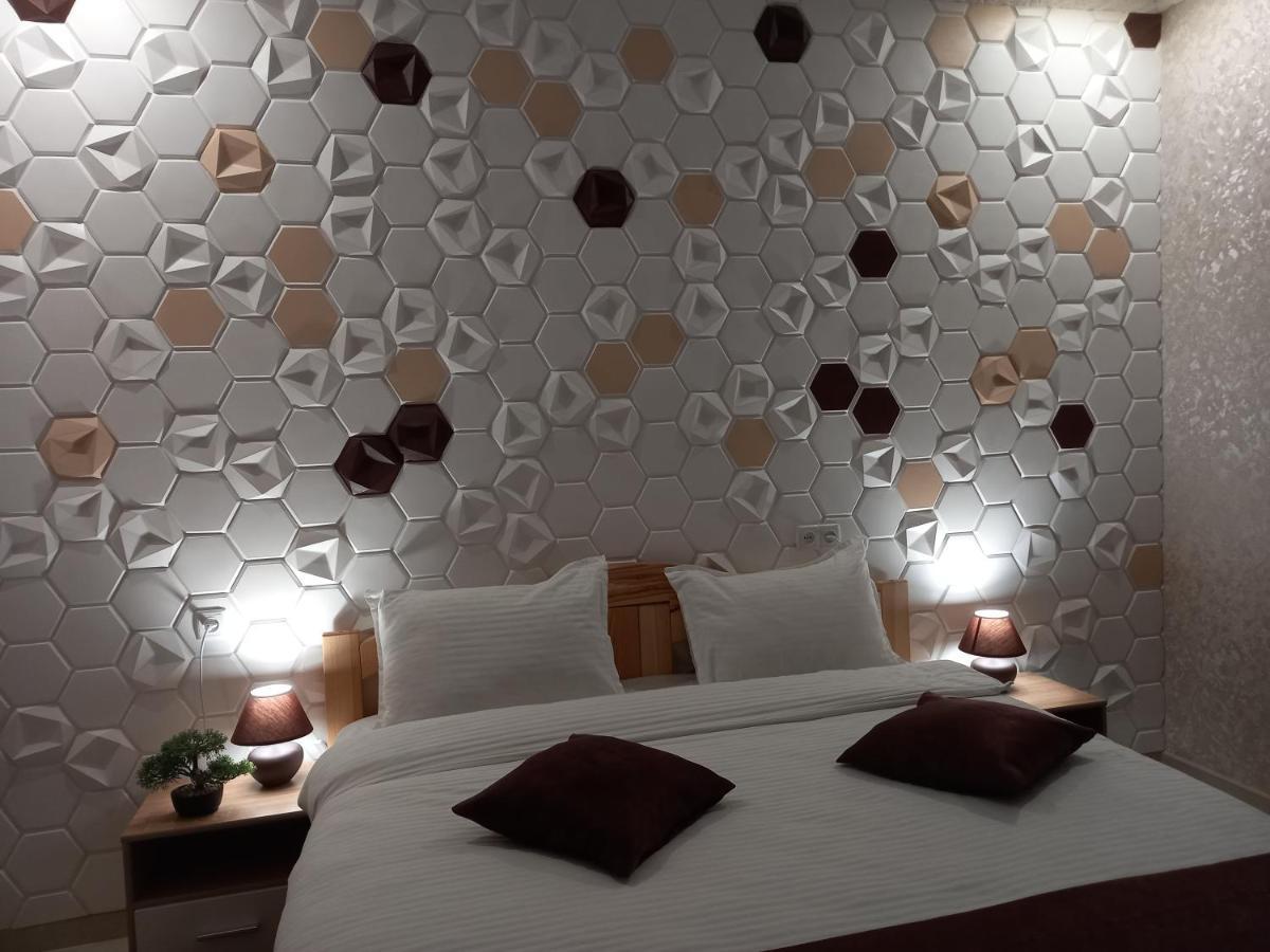 Готель River House Umanʼ Екстериор снимка
