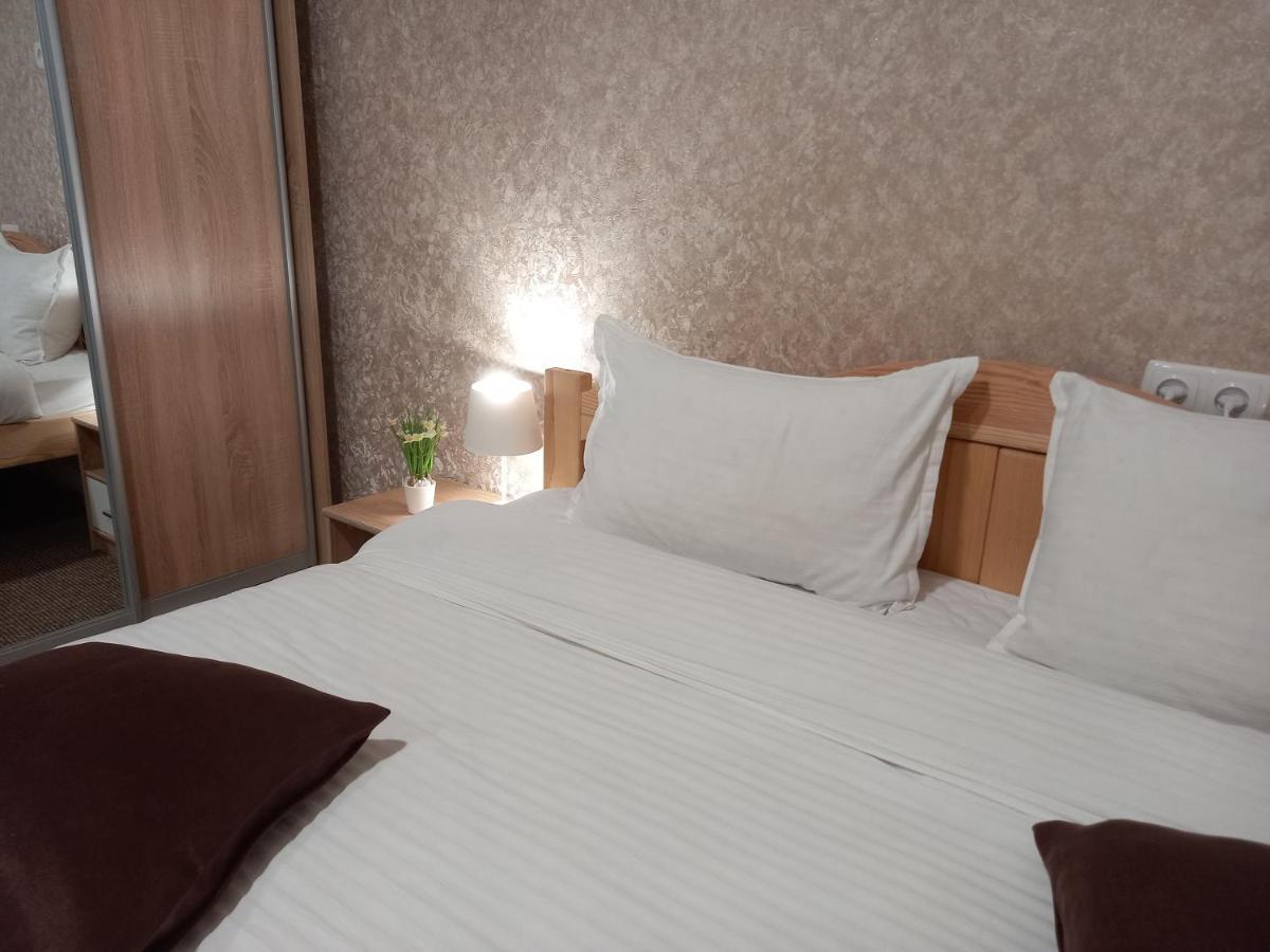 Готель River House Umanʼ Екстериор снимка