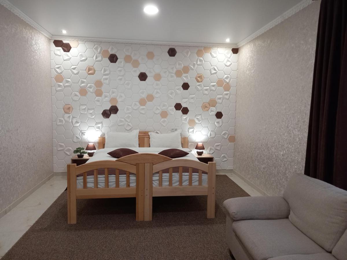 Готель River House Umanʼ Екстериор снимка