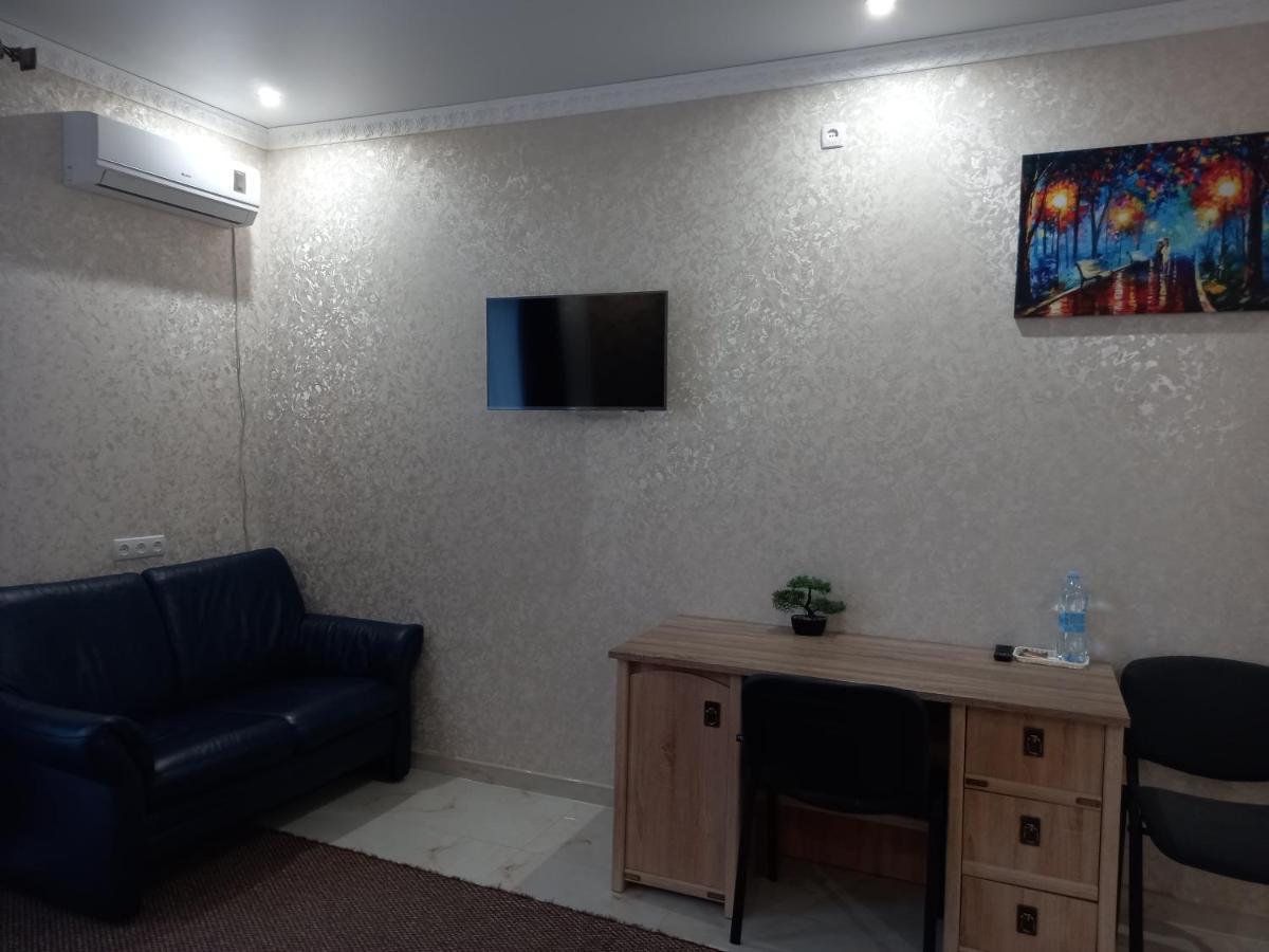 Готель River House Umanʼ Екстериор снимка