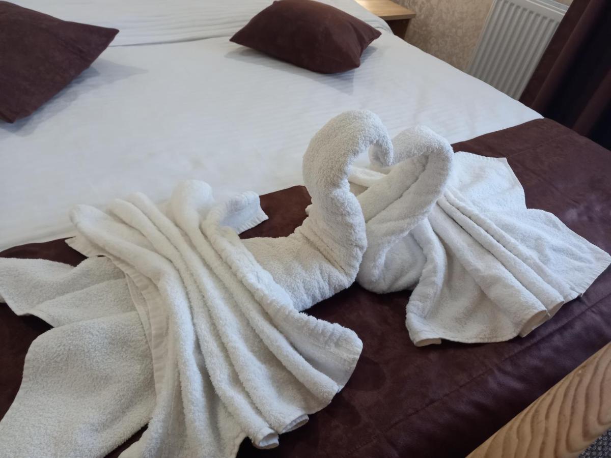 Готель River House Umanʼ Екстериор снимка