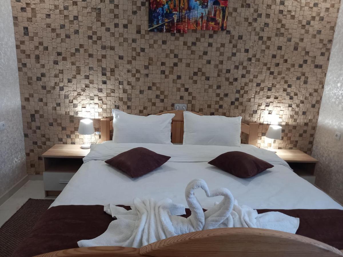Готель River House Umanʼ Екстериор снимка