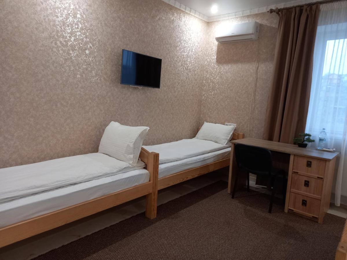 Готель River House Umanʼ Екстериор снимка