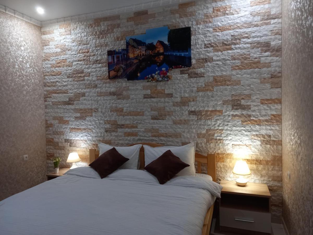 Готель River House Umanʼ Екстериор снимка