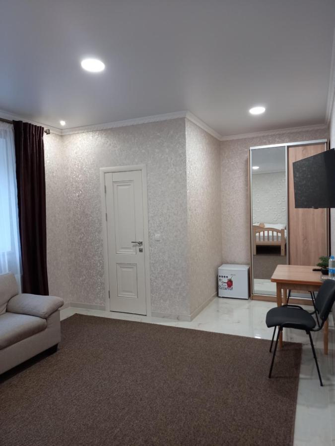 Готель River House Umanʼ Екстериор снимка