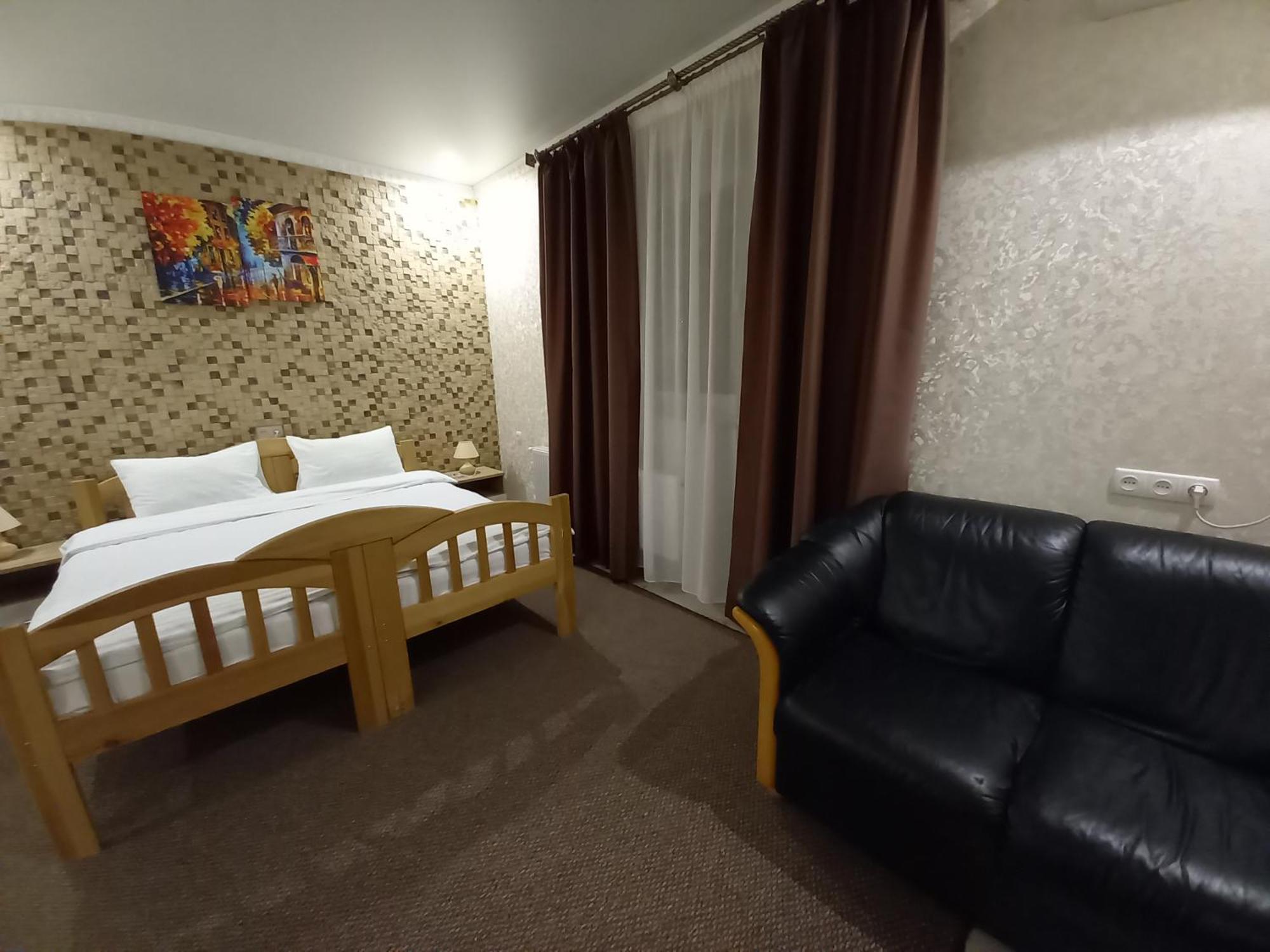 Готель River House Umanʼ Екстериор снимка