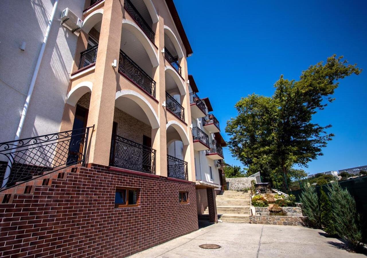 Готель River House Umanʼ Екстериор снимка