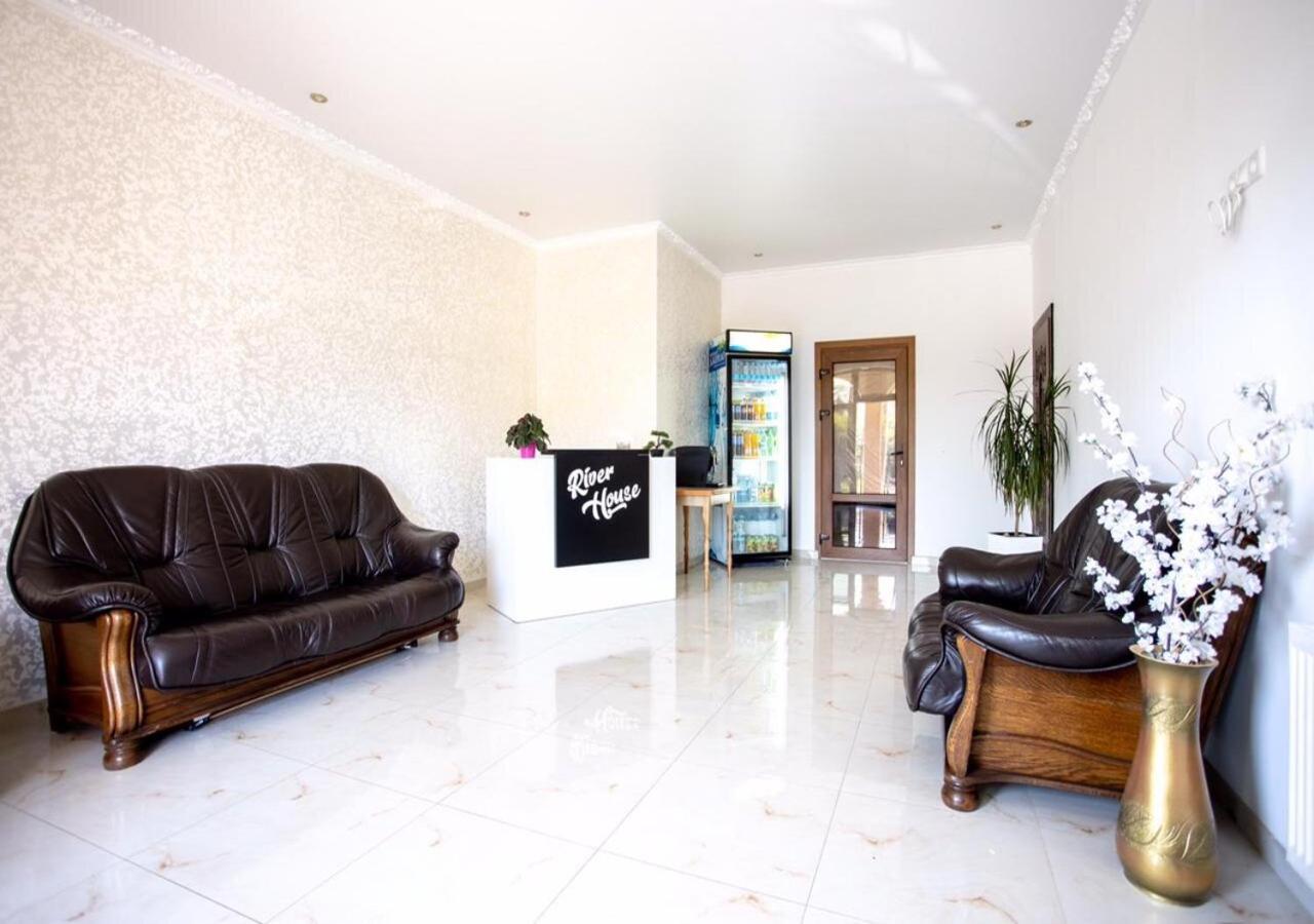 Готель River House Umanʼ Екстериор снимка