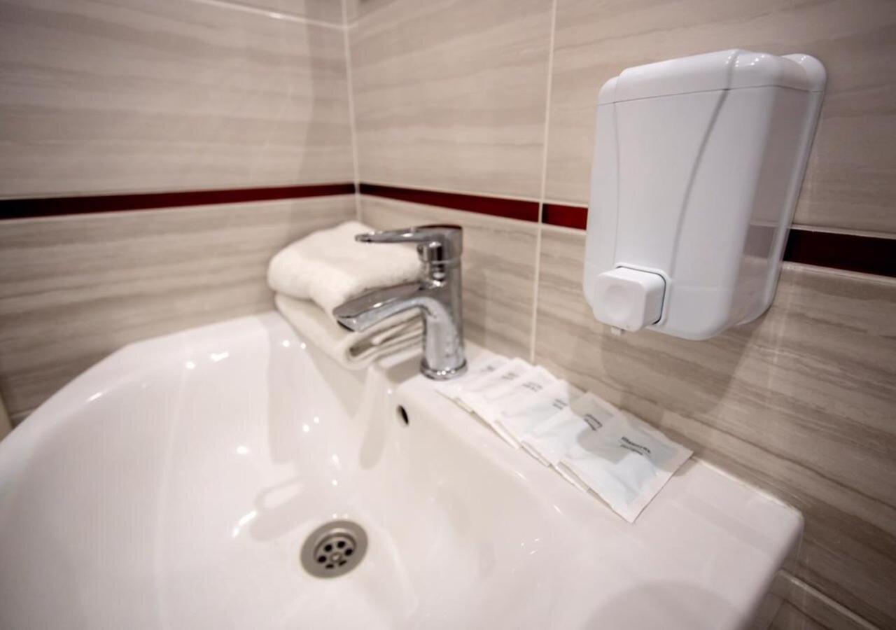 Готель River House Umanʼ Екстериор снимка