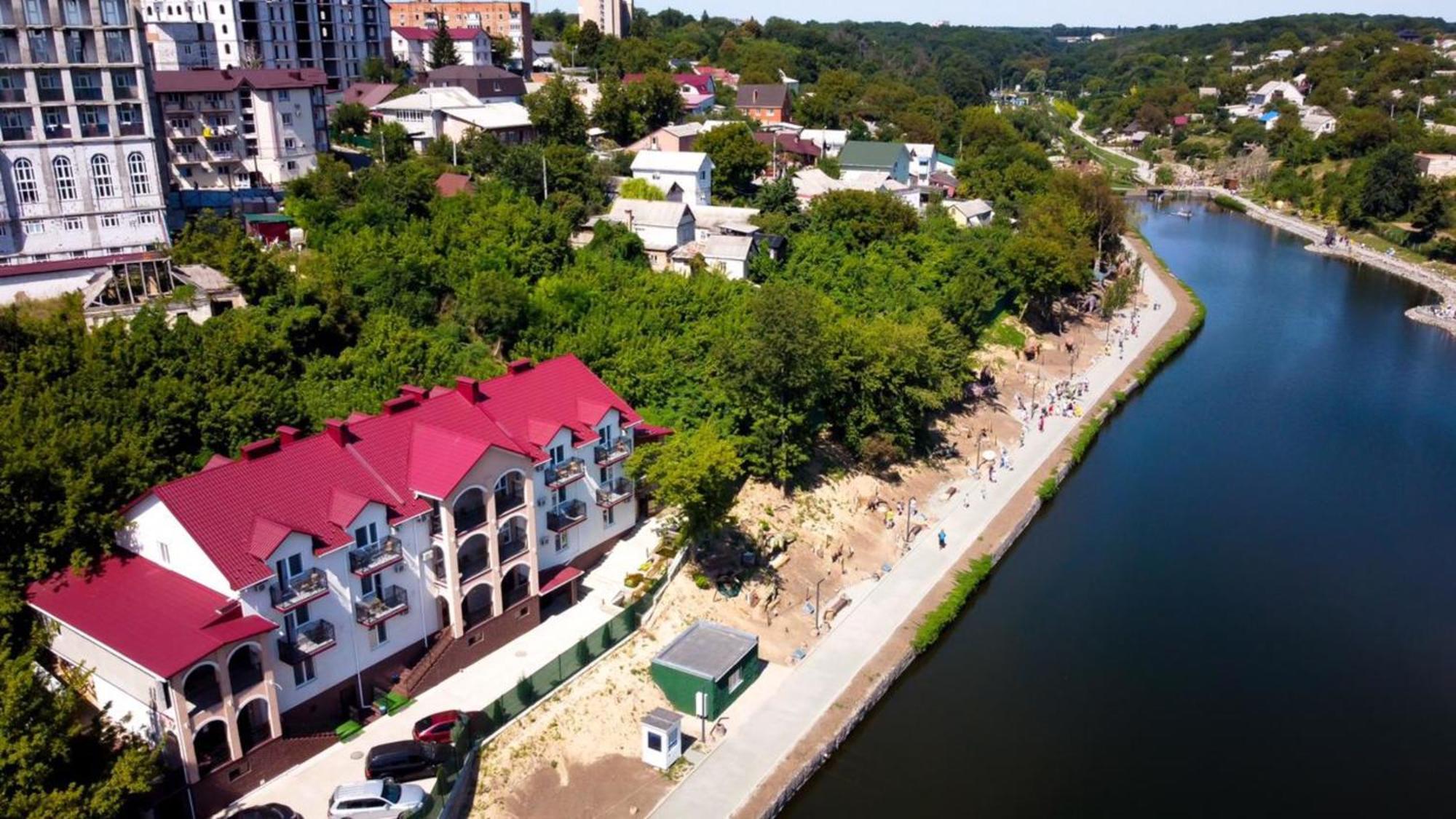 Готель River House Umanʼ Екстериор снимка