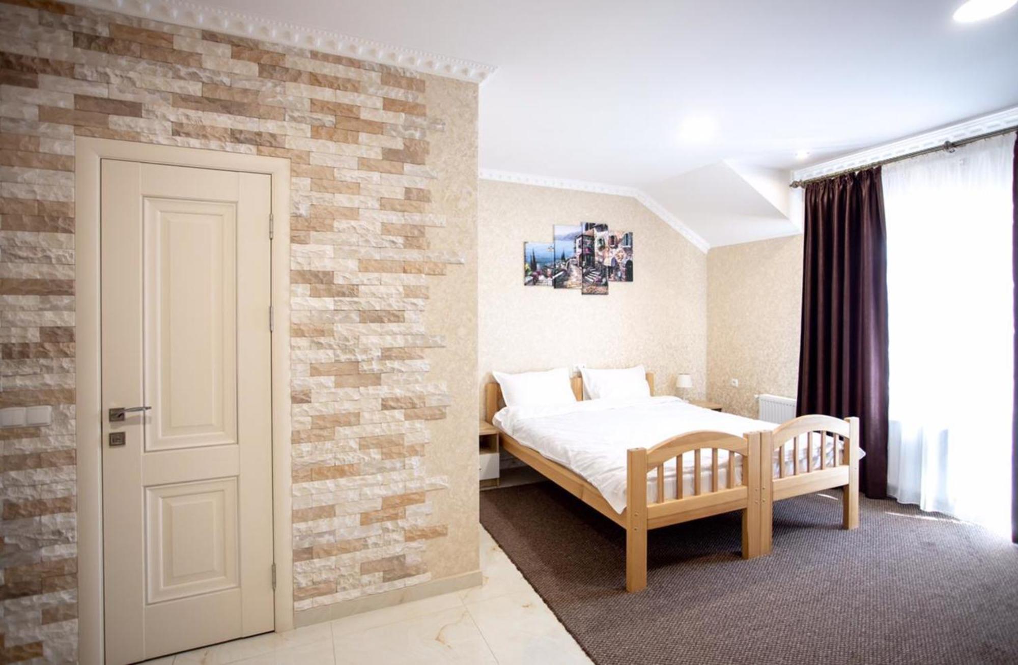Готель River House Umanʼ Екстериор снимка