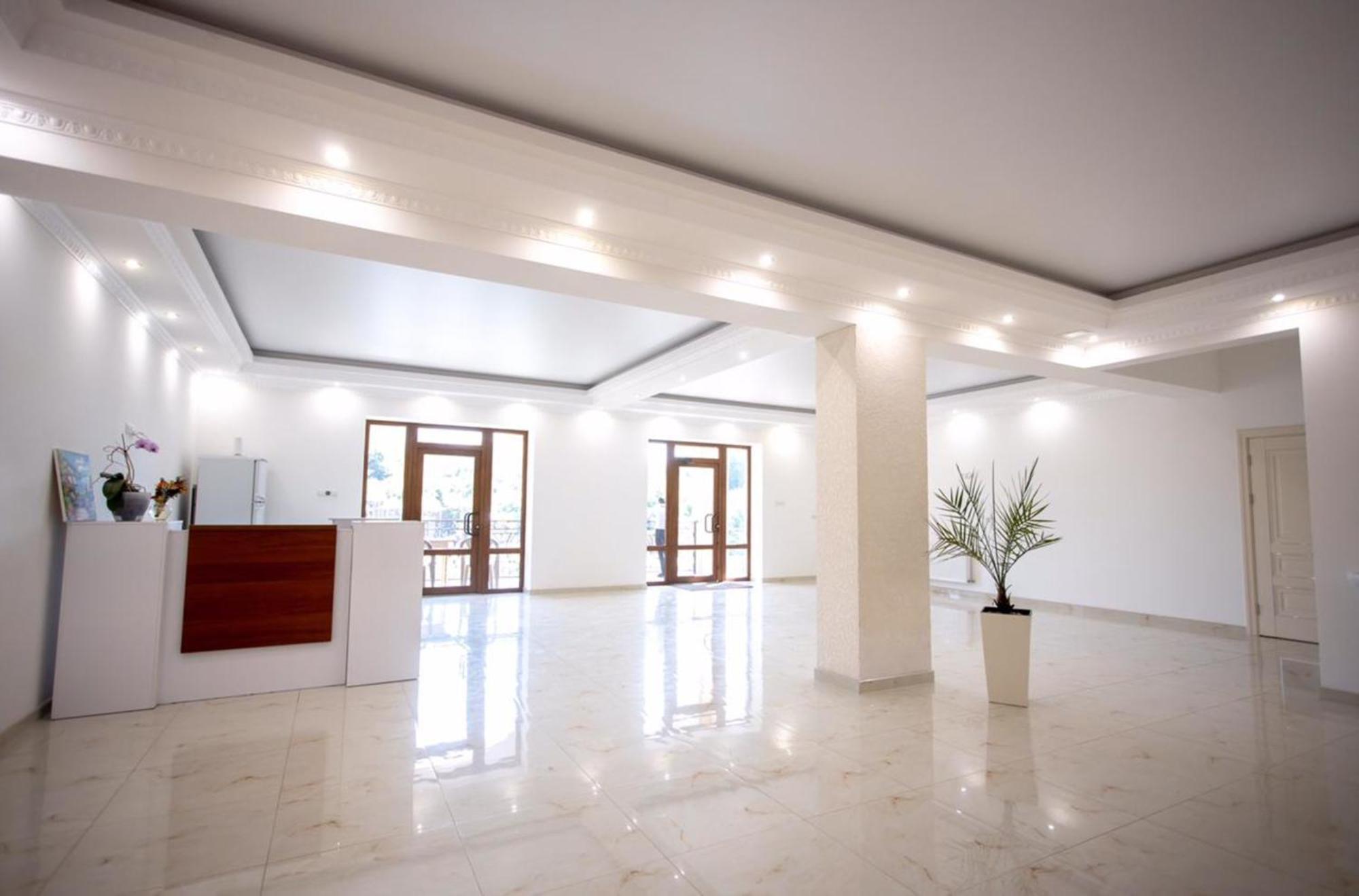 Готель River House Umanʼ Екстериор снимка