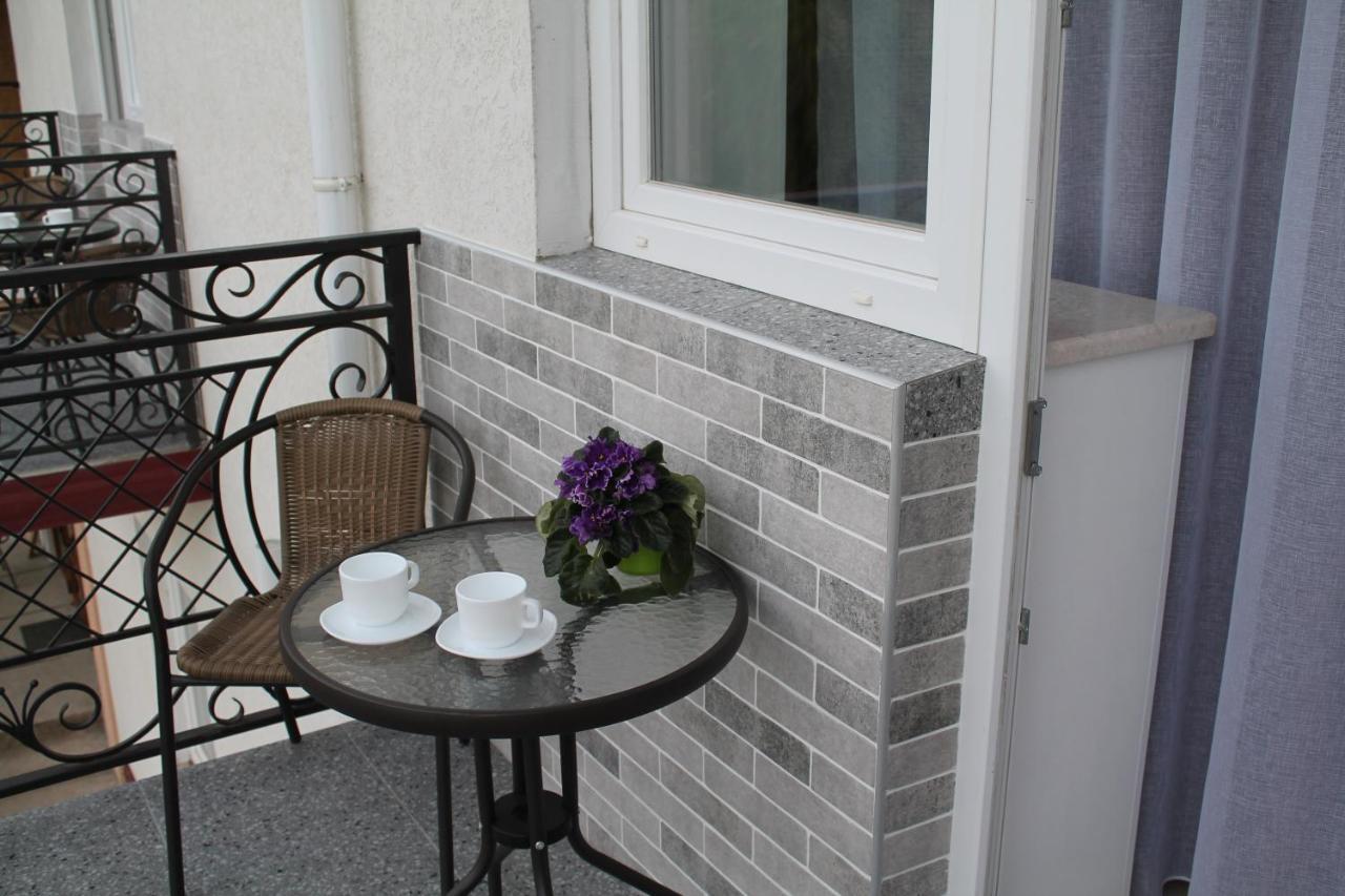 Готель River House Umanʼ Екстериор снимка