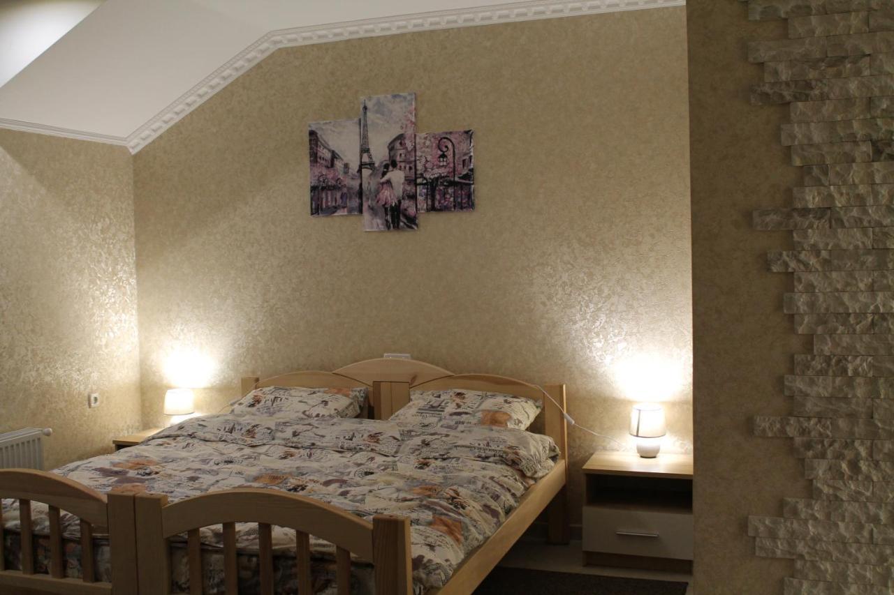 Готель River House Umanʼ Екстериор снимка