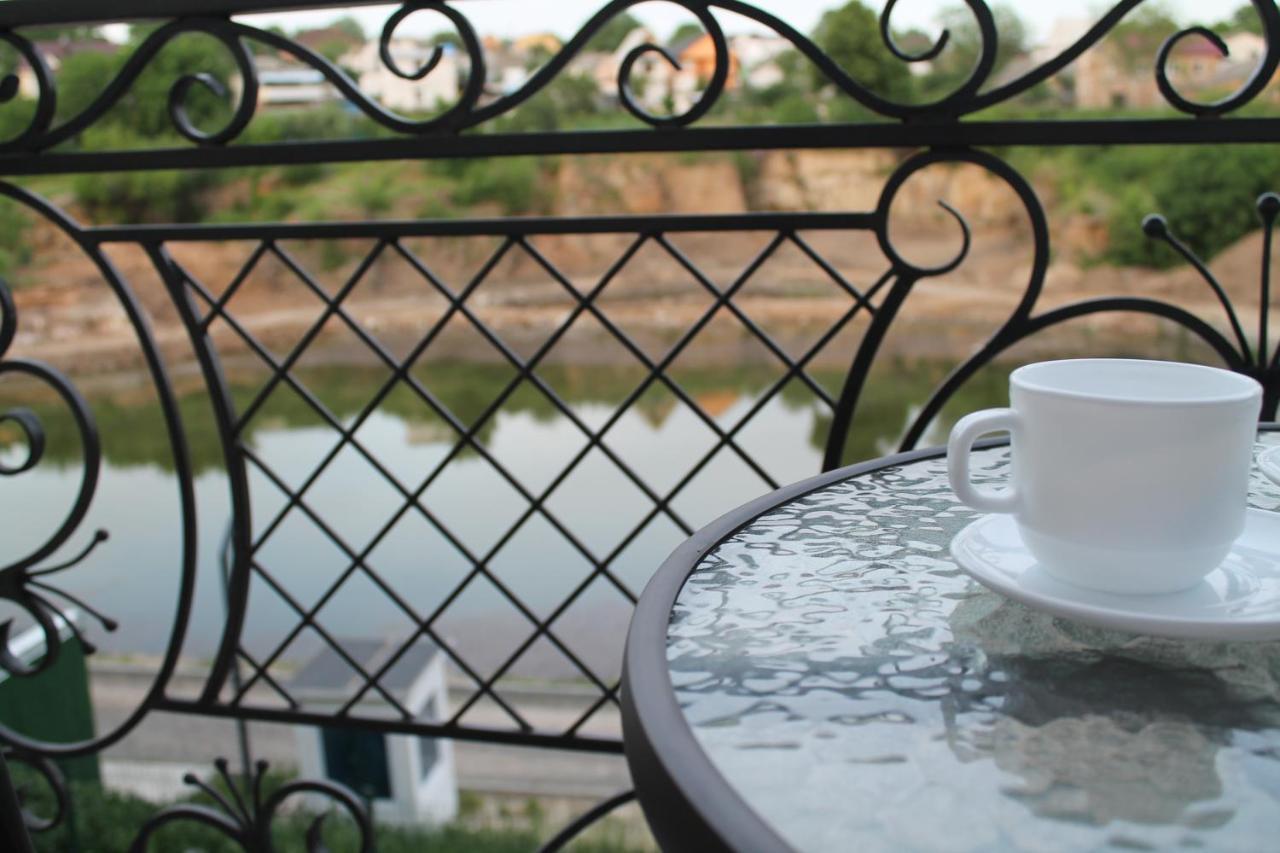 Готель River House Umanʼ Екстериор снимка