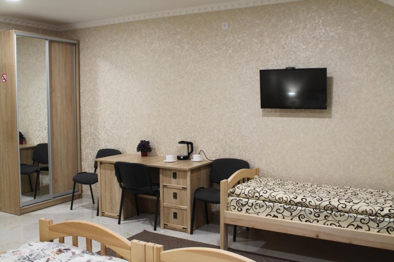 Готель River House Umanʼ Екстериор снимка